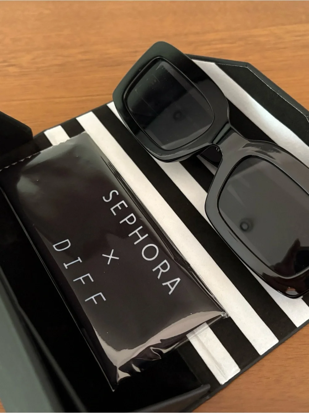 Sephora x Diff Collab Limited Edition Women’s Black Rectangular Sunglasses